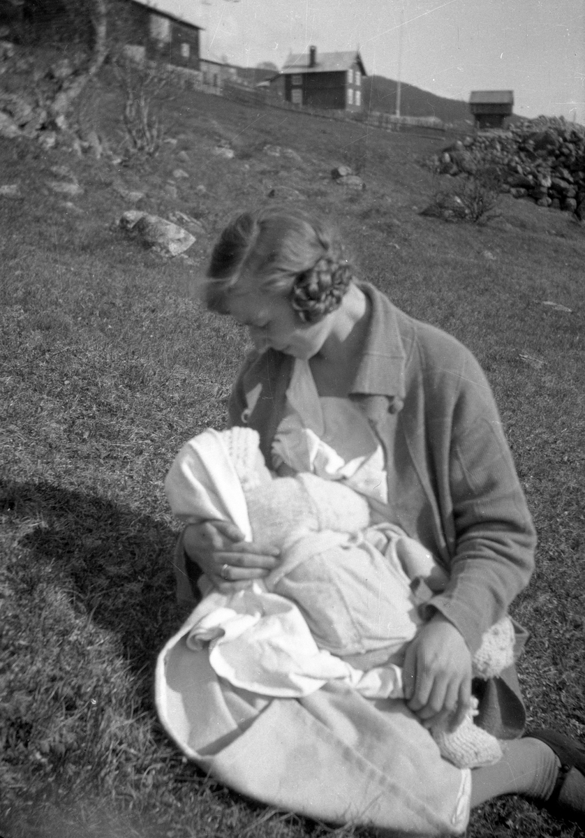 En samling bilder av familien Jonsjord

Fotosamling etter Øystein O. Jonsjords (1895-1968), Tinn.
