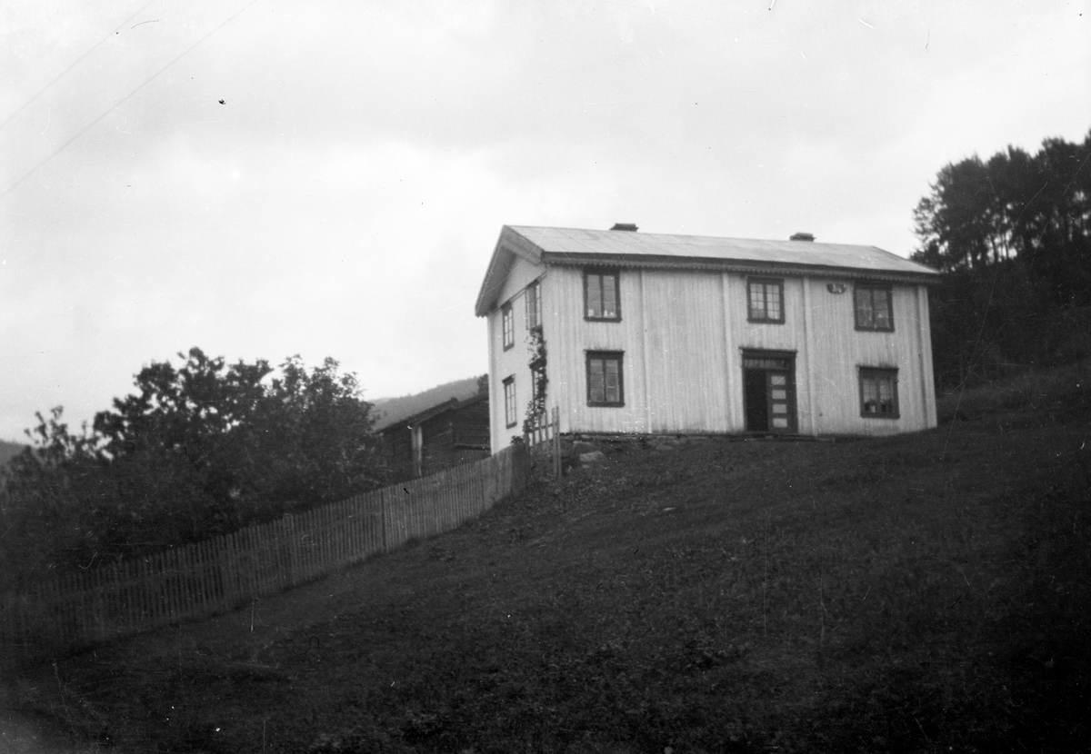 En samling bilder av familien Jonsjord

Fotosamling etter Øystein O. Jonsjords (1895-1968), Tinn.