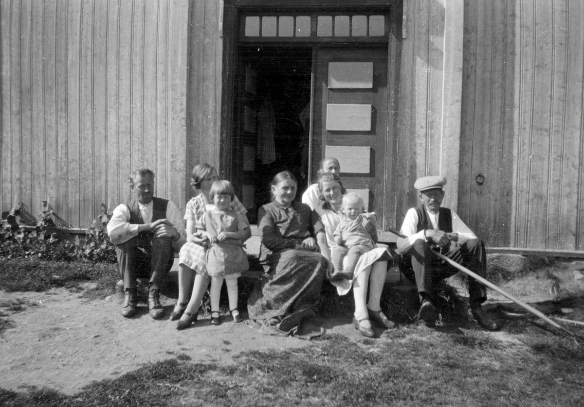 En samling bilder av familien Jonsjord

Fotosamling etter Øystein O. Jonsjords (1895-1968), Tinn.