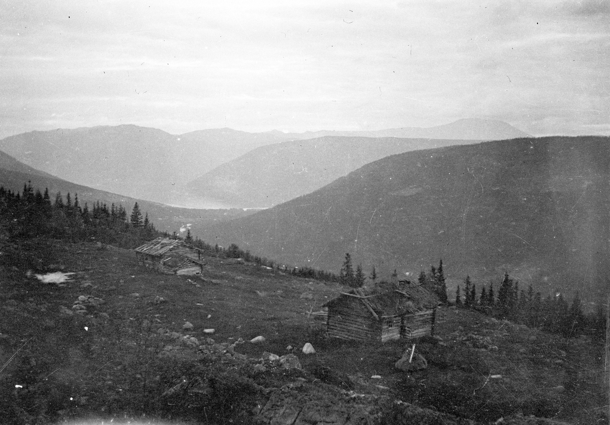 Bilde viser minner fra Liset, Myrputt og Mykletjønn.

Fotosamling etter Øystein O. Jonsjords (1895-1968), Tinn.