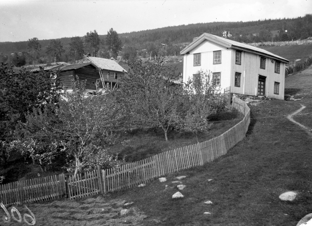 Bilder fra Jonsjord sør

Fotosamling etter Øystein O. Jonsjords (1895-1968), Tinn.