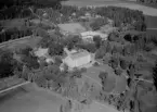 Flygfoto över Garpenbergs herrgård med Skogshögskolan 1967.