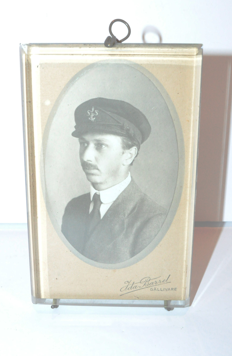 Porträtt av konstnären Anton Nilsson.