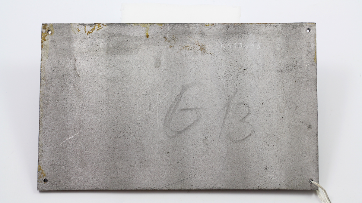 Skilt som informerer om åpningstider.