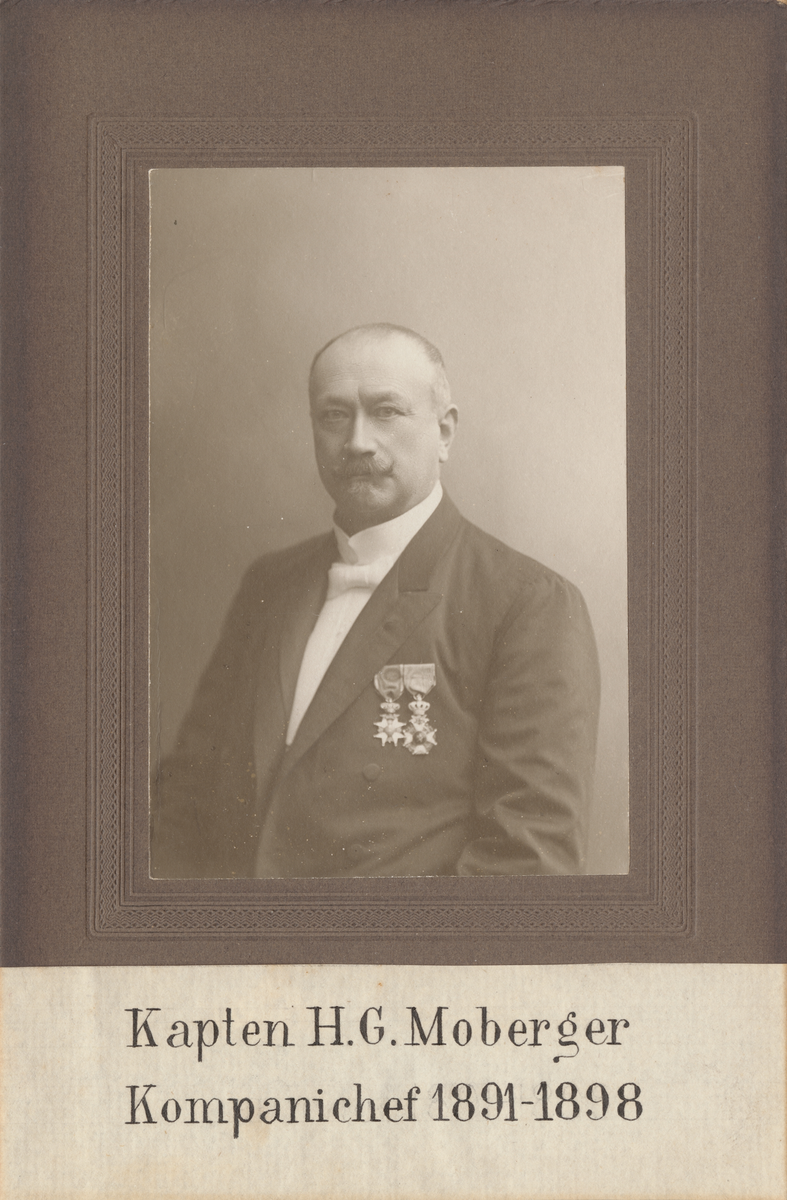 Porträtt av Harald Gottfrid Moberger, kapten vid Göta livgarde.