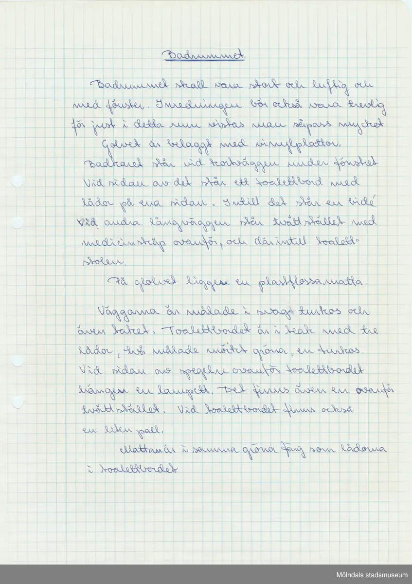 "Mitt hem" är en arbetsuppgift för hemkunskapen. Tillverkaren/ägaren gick i flickskola och ägnade mycket tid åt att skriva, måla, klippa, klistra och sammanställa häftet på bästa sätt.

"Norge är en arbetsuppgift i ämnet geografi, att utförligt skriva om ett europeiskt land. Även här är texten förstärkt med bilder. 

Givaren/tillverkaren älskade att göra denna typ av arbetsuppgifter. Leta bilder samla fakta och sammanställa allt estetiskt och mycket noggrannt. i båda häftena finns många personliga inslag och stor påverkan av tidsandan under 1960-talet.