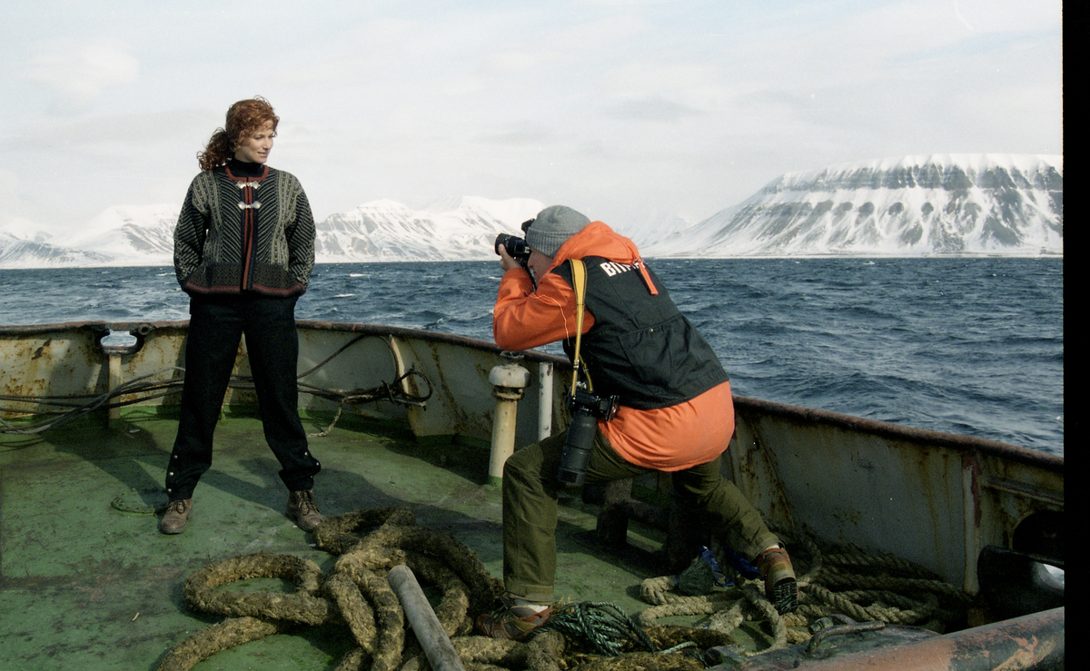 Fra artikkel i Svalbardposten nr. 20 og 29 om fotshoot i Barentsburg for merket "Oda of Norway". Noen av klærne ble produsert av Barents tekstil som ble opprettet i Barentsburg i 1992.