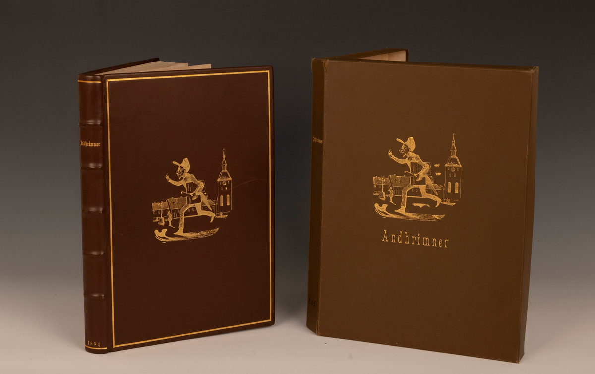 Komplett innbundet eksemplar av tidsskriftet Andhrimner/Manden. 

Fra protokollen: 
"Andhrimner" ("Manden"). Første Kvartal. Chr.a. 1851. 2 bl.+nr. 1-13 à 4 bl., 208 sp. - F. 4. 
"Andhrimner" ("Manden"). Andet Kvartal. Chr.a. 1851. 2 bl.+nr. 1-13 à 4 bl., 208 sp. - F. 4.
"Andhrimner" ("Manden"). Tredie Kvartal. Chr.a. 1851. 2 bl.+nr. 1-13 à 4 bl., 208 sp. - F. 4.  
Komplett bibliofil-exemplar i heilskinnsband (av bokb. R. Næss), komponera med vigneter av "Manden" paa utsida av fyrste perm (og paa loket av den papkapslen boki ligg i, laga einslestes), baade band og kapsel i brunt (kapslen i gulbrunt). (R. Berge)