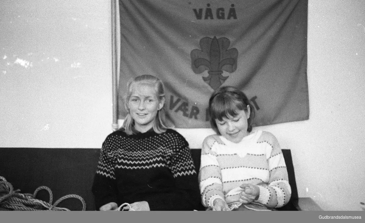 Prekeil'n, skuleavis Vågå ungdomsskule, ca 1985
 Line Løkken. NN.