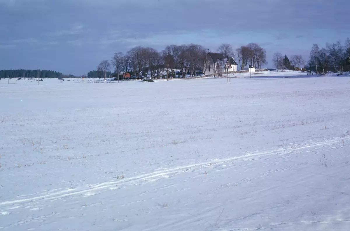 Vidbo kyrka från sydväst