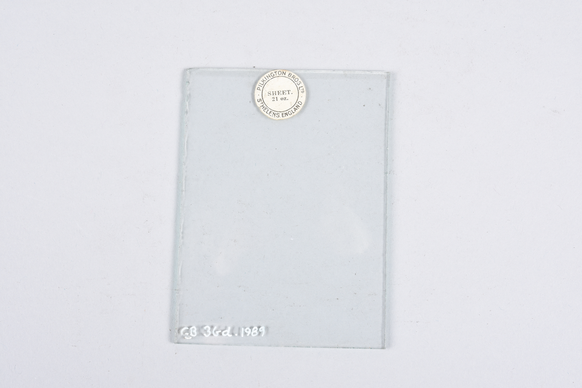 Glass-skive, rektangulær form. Glatt glass. Type glass: Sheet 21 oz.
