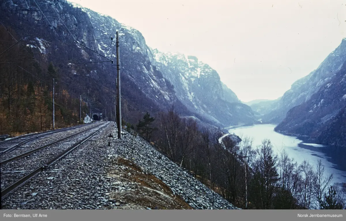 Ved Skjeggestad militære kryssingsspor i Drangsdalen mellom Moi og Heskestad stasjoner på Sørlandsbanen