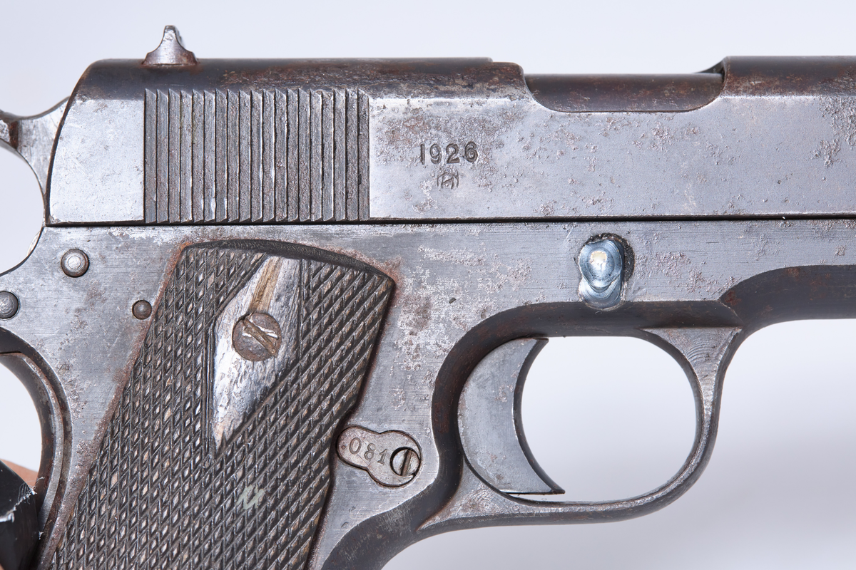Pistol M/1914.