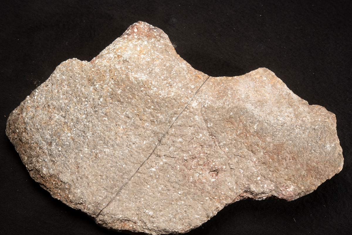 Del av handkvarn. Beräknas haft en diameter av 52 cm.