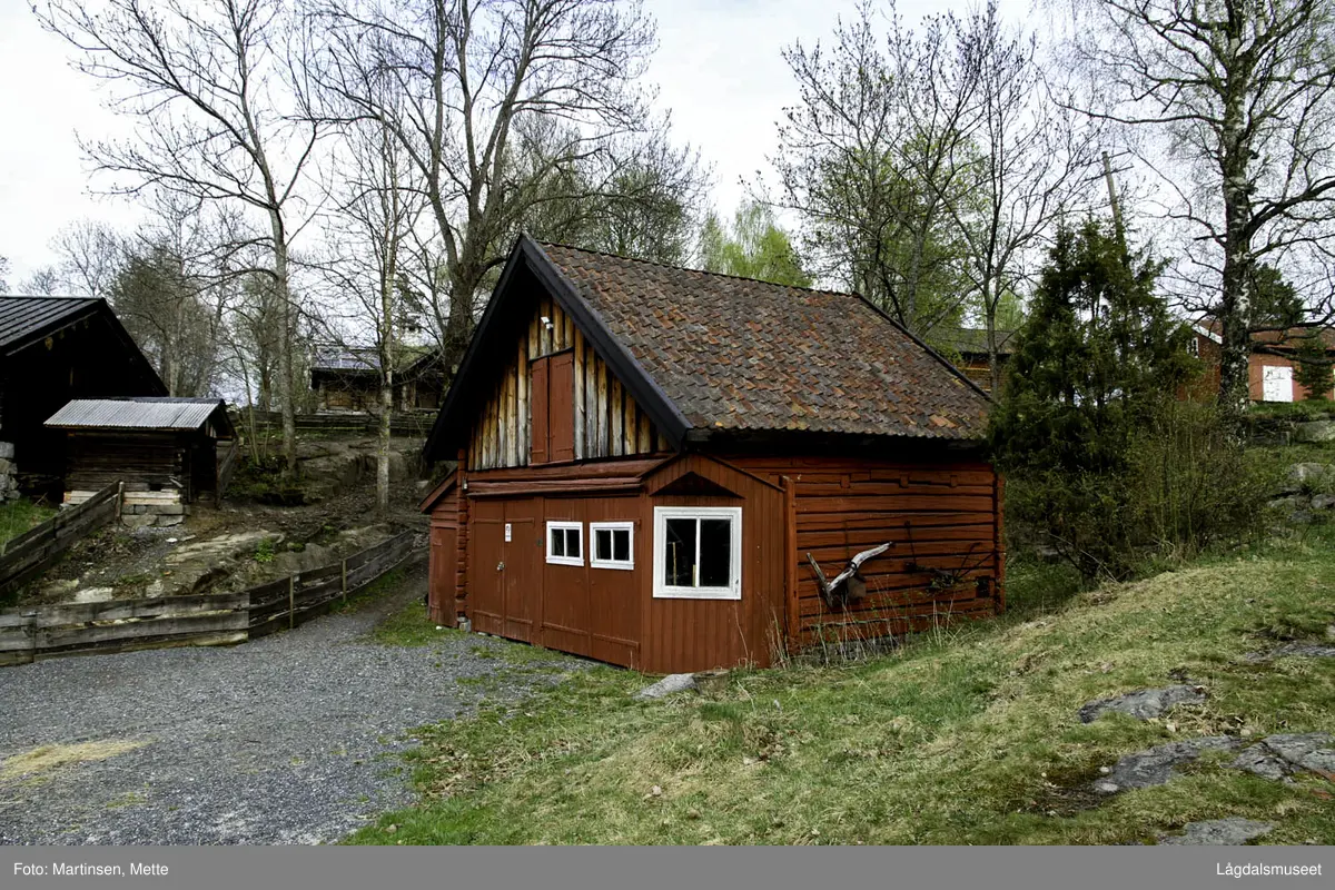 Garasje fra Fodstadgården. Dobbel garasje med loft fra Fodstadgården i Hyttegata på Vestsida.