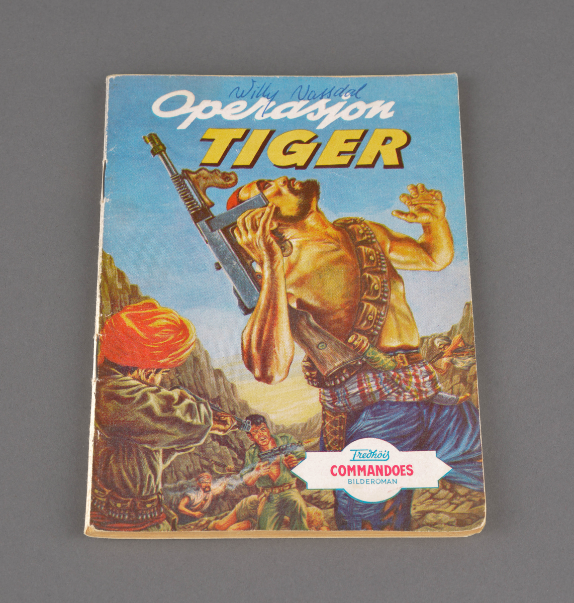 Blad for barn og ungdom. 
Tegneserieblad med tittel Operajon Tiger