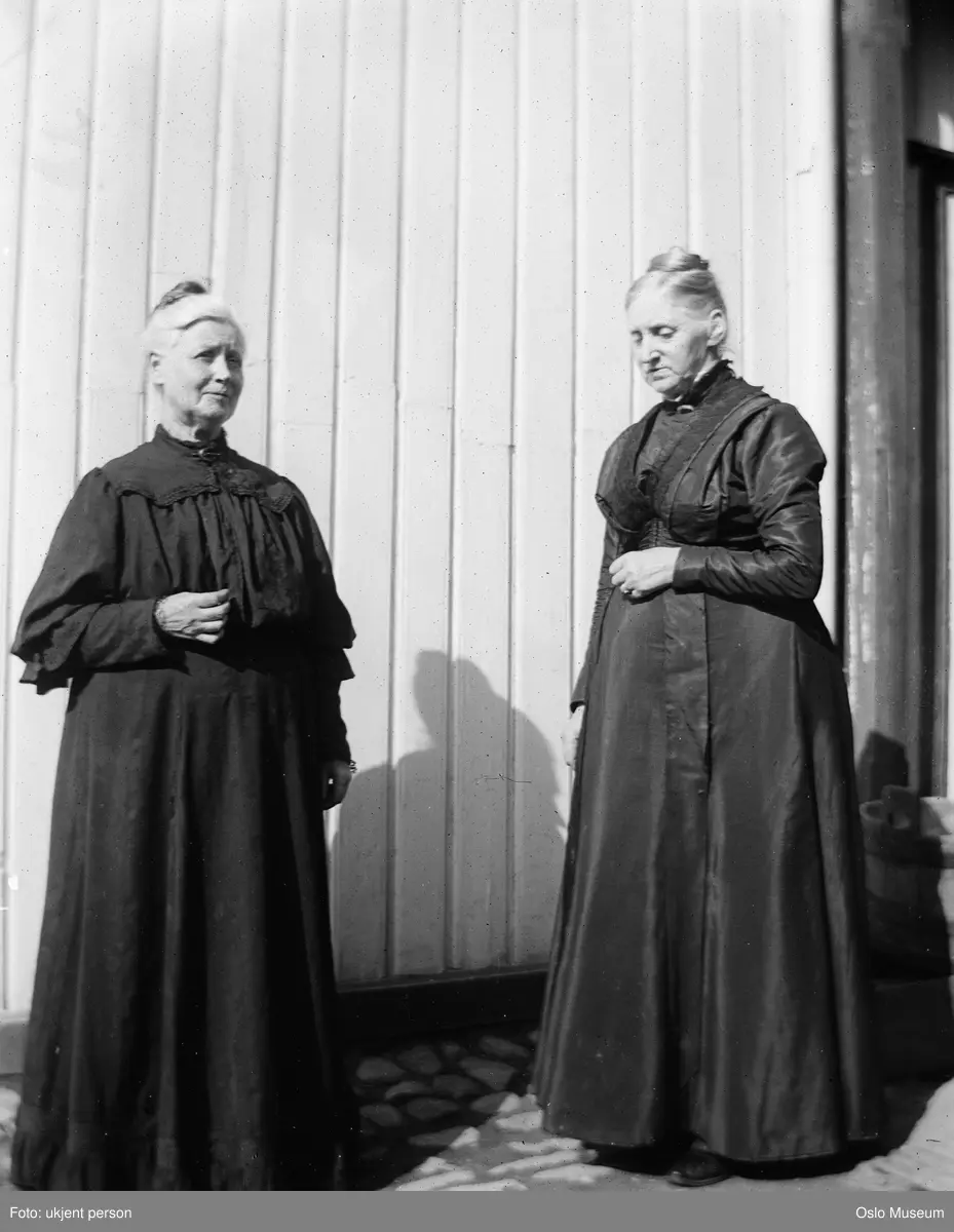 gamle kvinner
