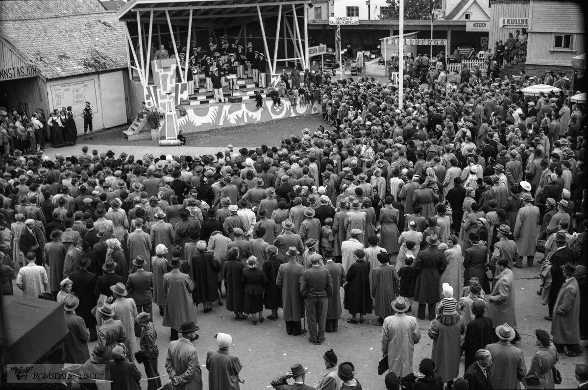 "Fylket på utstilling på Alexandra 17.12.1953"?."Romsdalsutstillinga 1953"