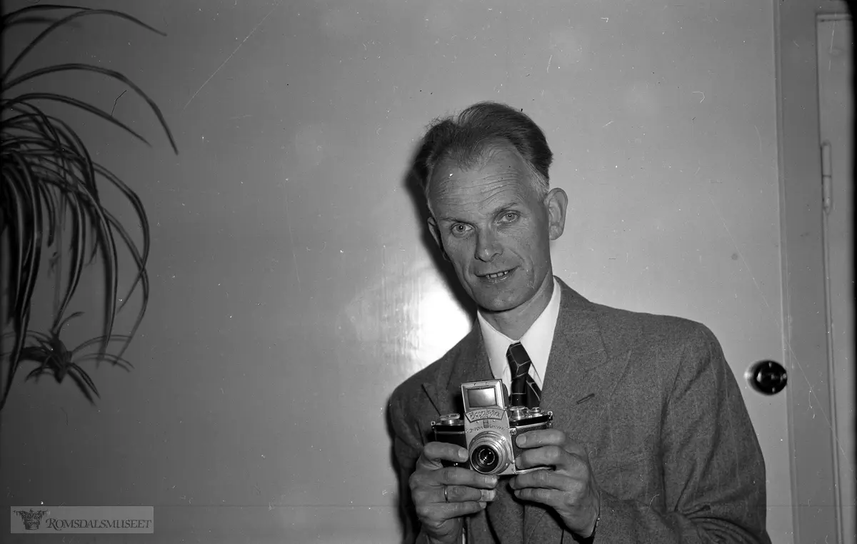 "Eg fotograferar".1954.