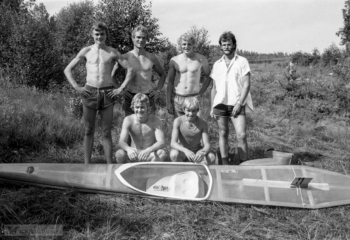 "Molde kajakk-klubb 1978" Vestlandsmesterskapet i padling. Padlestevne på Osvatnet i 1978. Vestlandsmesterskapet i padling. Padlestevne på Osvatnet i 1978.