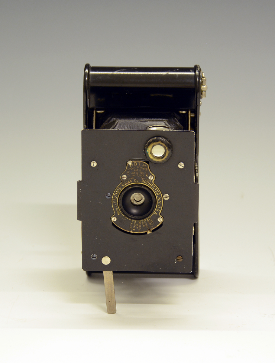 Foldekamera, merke Kodak Vest Pocket Autographic ("The Soldier's camera"), i etui.