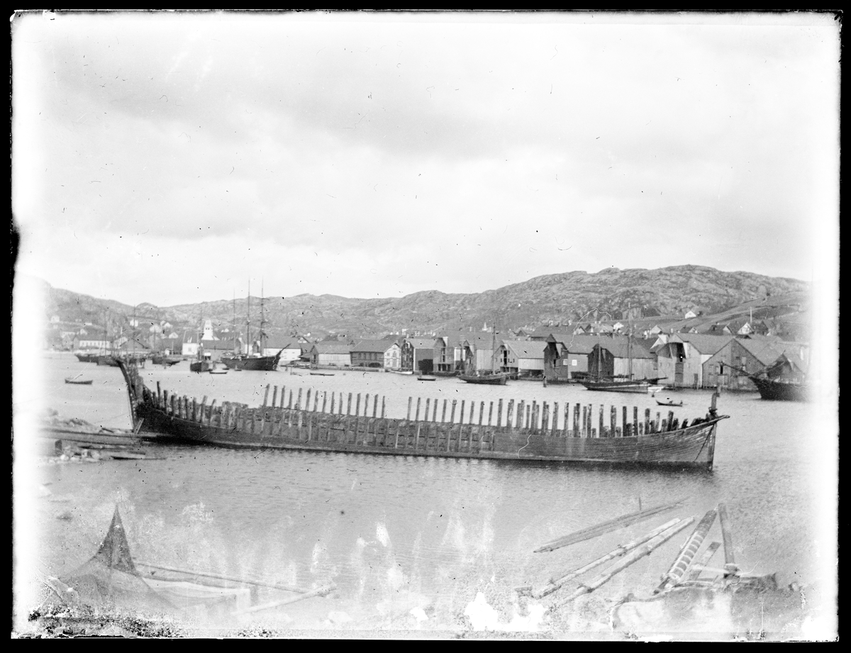 Opphugget seilskip i Egersund havn