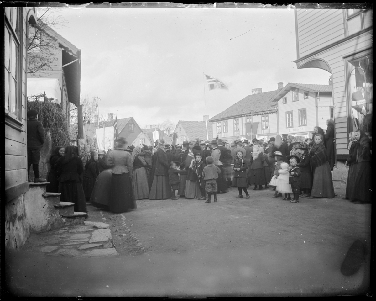 Folkesamling på Torget i Egersund, demonstrasjon mot alkoholsalg