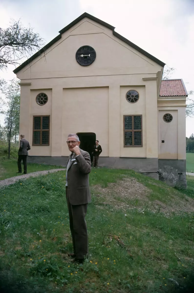 Vällinge. Kapellet; V gaveln. Anton Beskow i förgrunden.