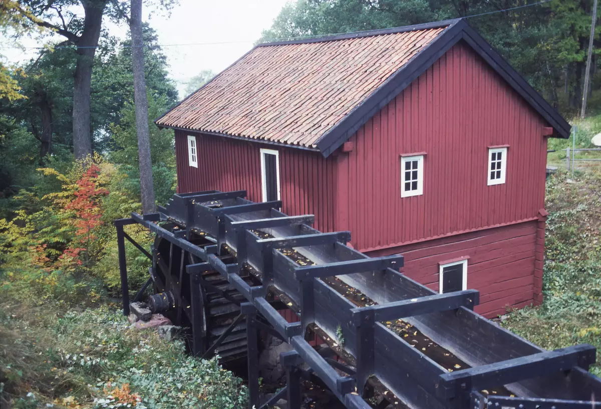 Högantorp. Kvarnen och vattenrännan.