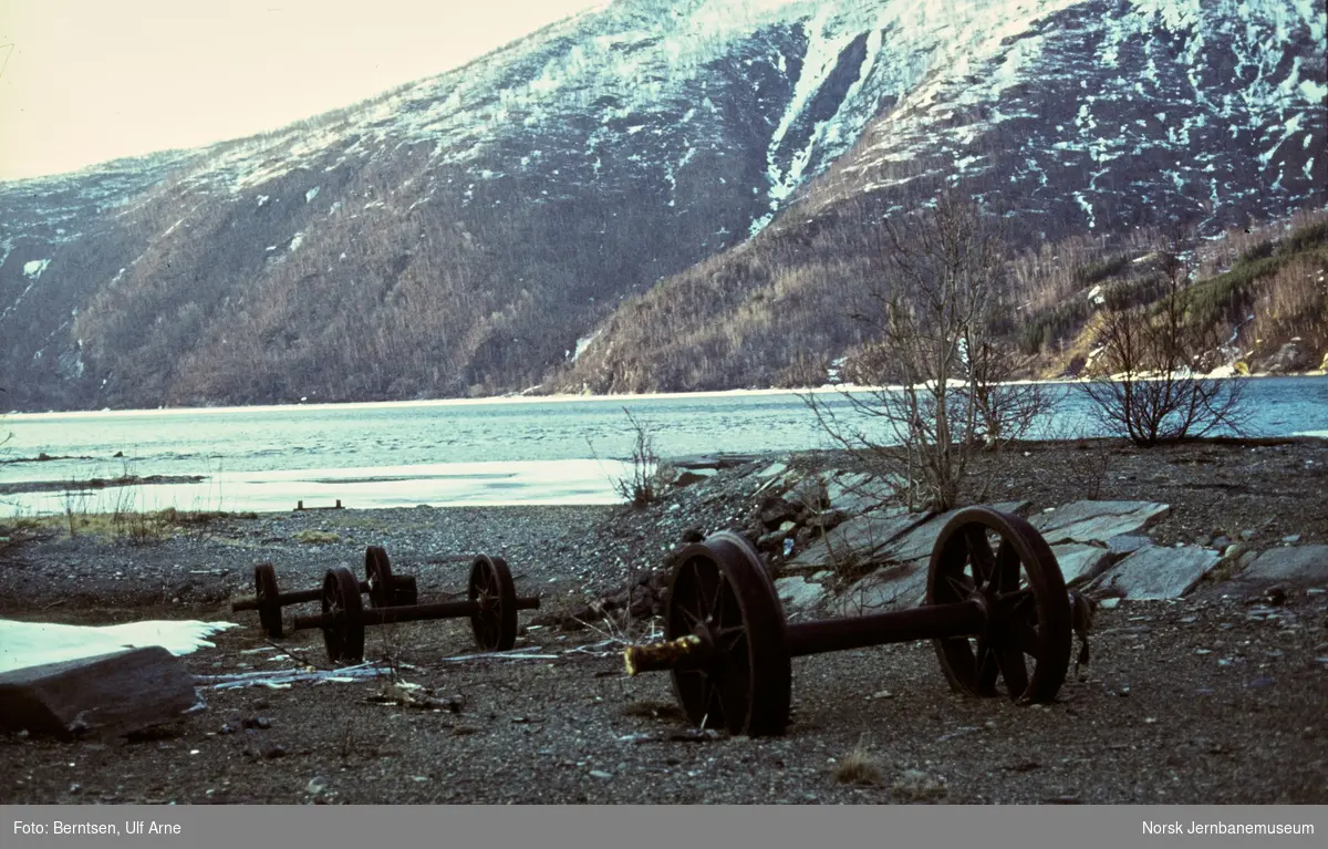 Gamle hjulakslinger på Sjønstå stasjon