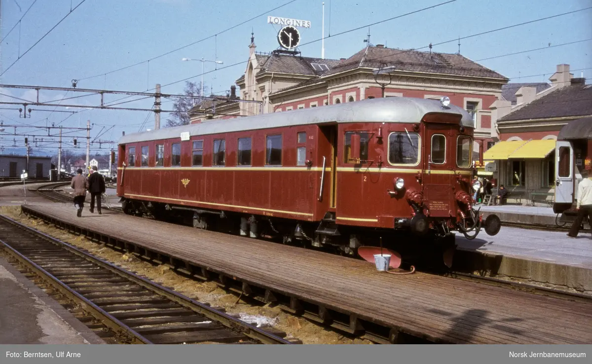 Dieselmotorvogn BM 91H 02 på Hamar stasjon