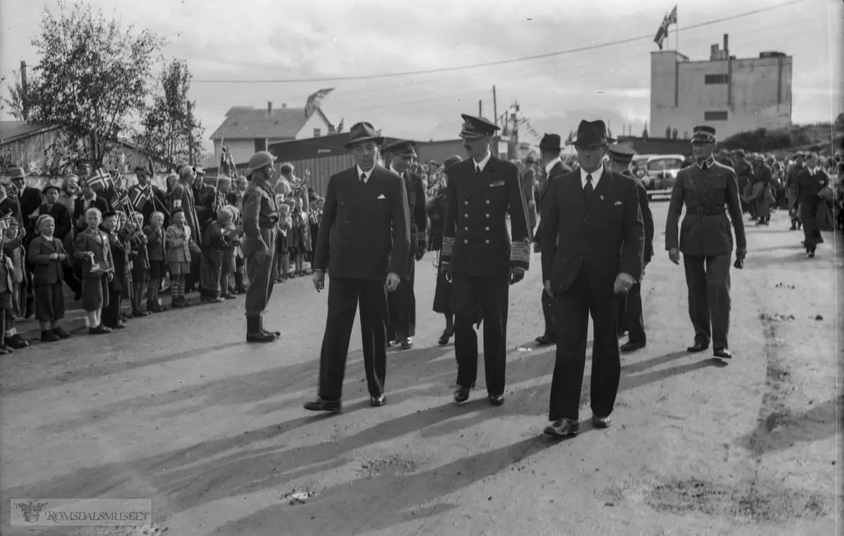 Kongebesøk i Molde 26.08.1945..(se Oddbjørn Harnes: Med Kongefamilien gjennom Romsdal, 1906-1982 side 88-97)