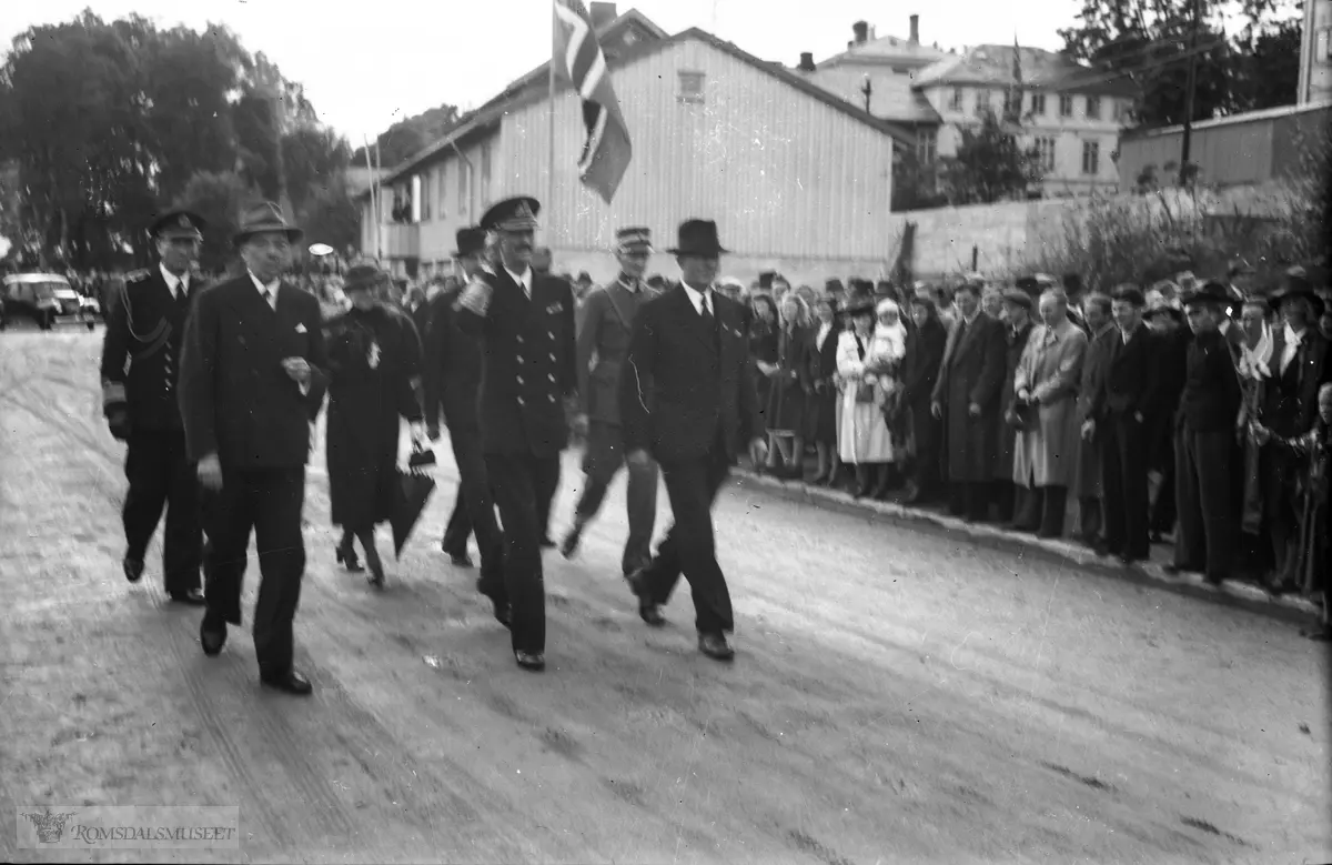 Kongebesøk., Kongebesøk i Molde 26.08.1945..(se Oddbjørn Harnes: Med Kongefamilien gjennom Romsdal, 1906-1982 side 88-97)