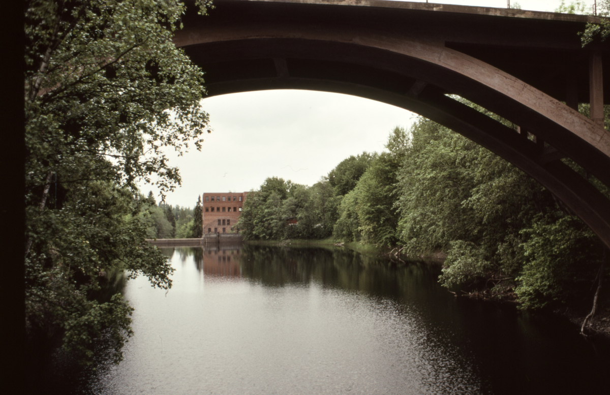 Grini mølle, buebro for bane