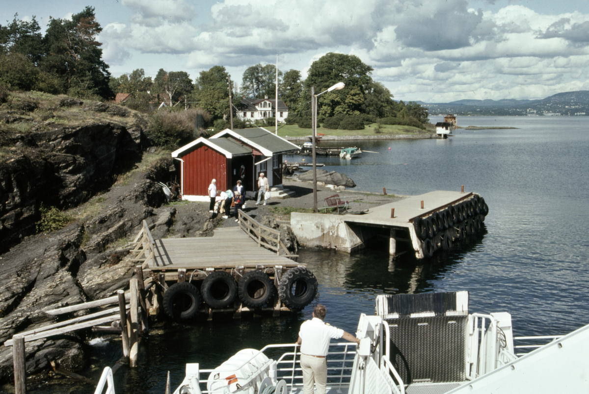 Illjernet. Anløpsbrygge. Ventebu. MB ”Prinsessen” anløper