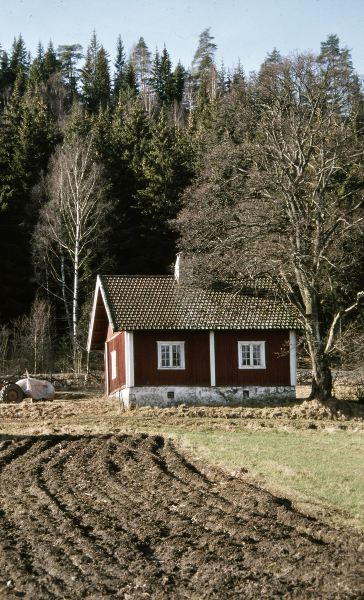 Lathus, plass under Fossum. Bebodd av Ove Lunde og hans traktor til 1990-tallet