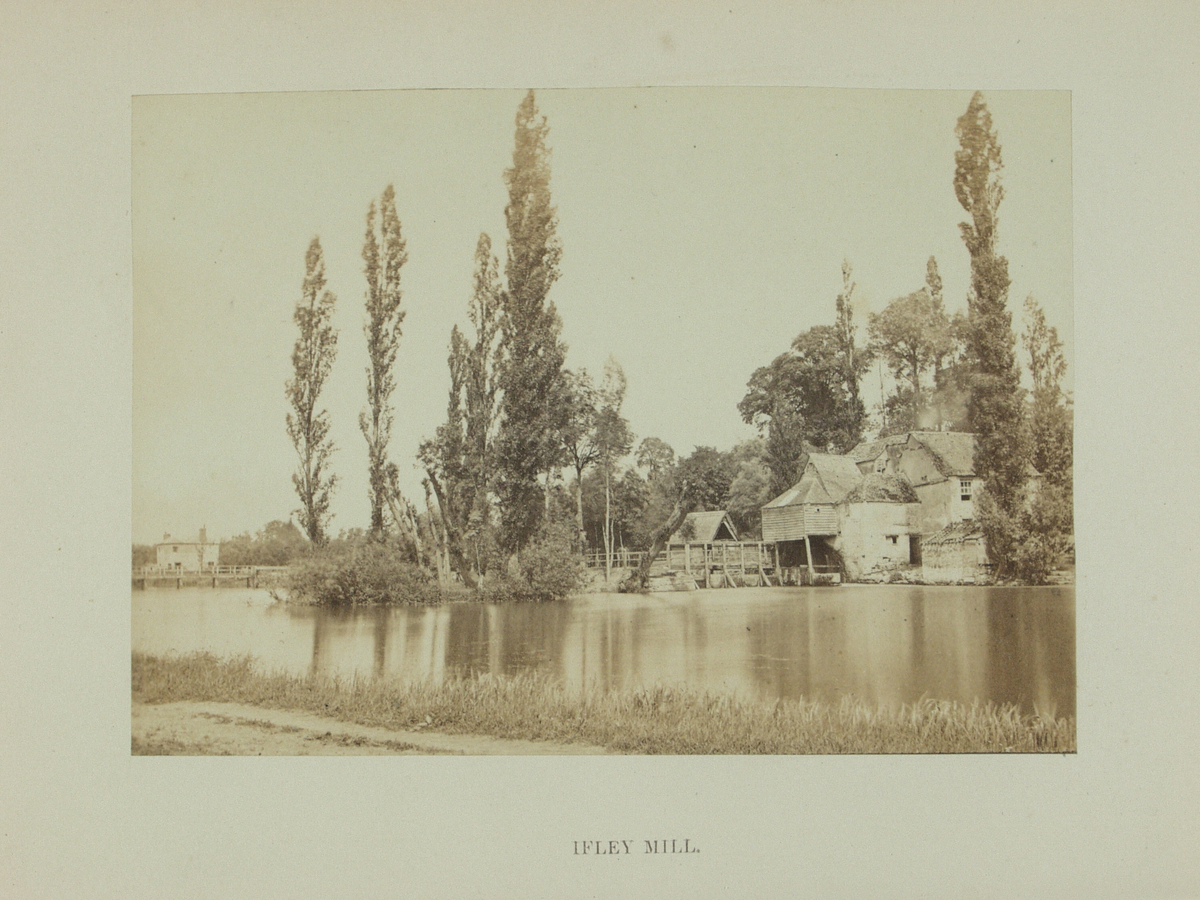 Bok med innlimte albuminfotografier fra elven Thames. Fotografert av Frances Frith. Den første utgaven av boken var illustrert med over 300 tresnitt, mens denne utgaven kom med 15 fotografier på 10 x 14 cm, og et ovalt fotografi på bokens omslag. Publisert av Aldred W. Bennett. virtue & Co. i 1869 kom 2. utg., men den gang publisert av Cassell, Petter and Galphin i London.