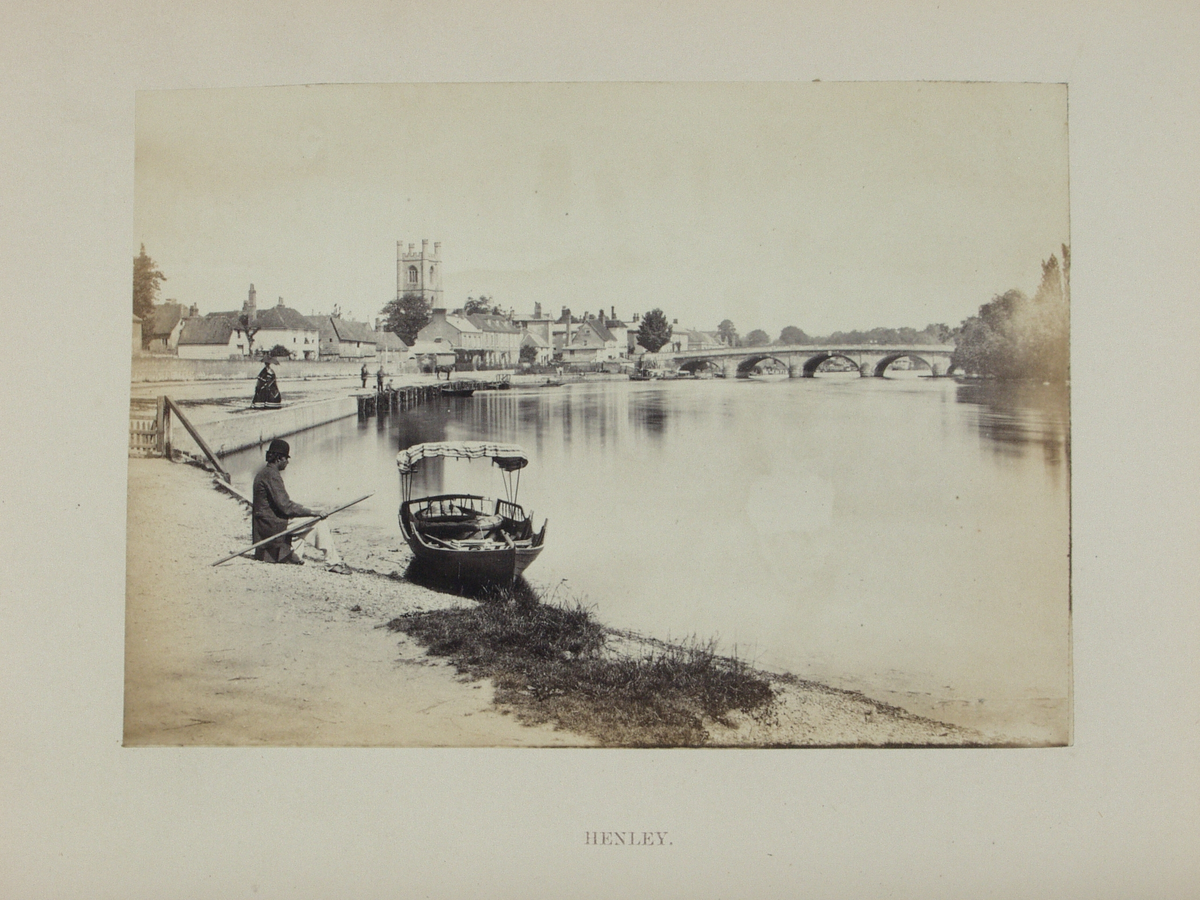 Bok med innlimte albuminfotografier fra elven Thames. Fotografert av Frances Frith. Den første utgaven av boken var illustrert med over 300 tresnitt, mens denne utgaven kom med 15 fotografier på 10 x 14 cm, og et ovalt fotografi på bokens omslag. Publisert av Aldred W. Bennett. virtue & Co. i 1869 kom 2. utg., men den gang publisert av Cassell, Petter and Galphin i London.