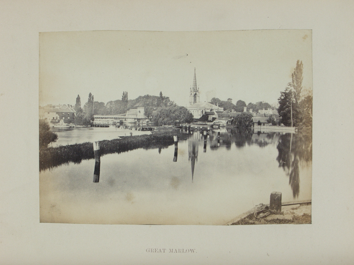 Bok med innlimte albuminfotografier fra elven Thames. Fotografert av Frances Frith. Den første utgaven av boken var illustrert med over 300 tresnitt, mens denne utgaven kom med 15 fotografier på 10 x 14 cm, og et ovalt fotografi på bokens omslag. Publisert av Aldred W. Bennett. virtue & Co. i 1869 kom 2. utg., men den gang publisert av Cassell, Petter and Galphin i London.