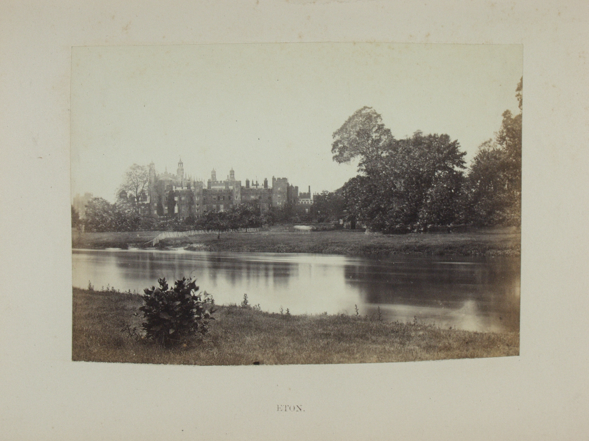 Bok med innlimte albuminfotografier fra elven Thames. Fotografert av Frances Frith. Den første utgaven av boken var illustrert med over 300 tresnitt, mens denne utgaven kom med 15 fotografier på 10 x 14 cm, og et ovalt fotografi på bokens omslag. Publisert av Aldred W. Bennett. virtue & Co. i 1869 kom 2. utg., men den gang publisert av Cassell, Petter and Galphin i London.