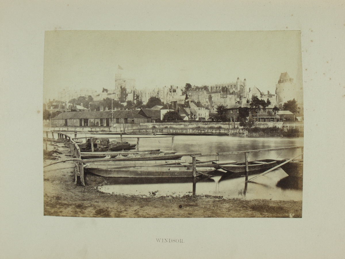 Bok med innlimte albuminfotografier fra elven Thames. Fotografert av Frances Frith. Den første utgaven av boken var illustrert med over 300 tresnitt, mens denne utgaven kom med 15 fotografier på 10 x 14 cm, og et ovalt fotografi på bokens omslag. Publisert av Aldred W. Bennett. virtue & Co. i 1869 kom 2. utg., men den gang publisert av Cassell, Petter and Galphin i London.