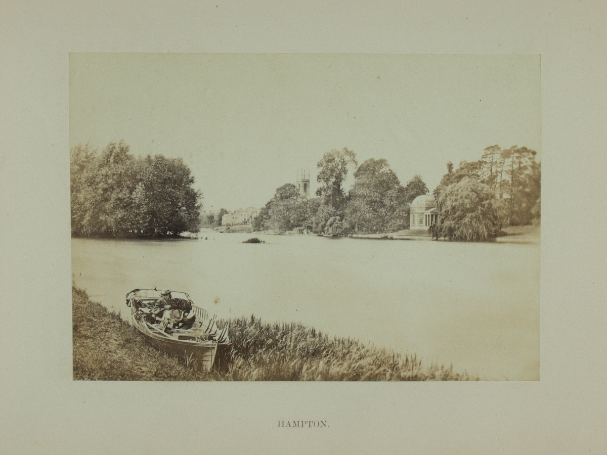 Bok med innlimte albuminfotografier fra elven Thames. Fotografert av Frances Frith. Den første utgaven av boken var illustrert med over 300 tresnitt, mens denne utgaven kom med 15 fotografier på 10 x 14 cm, og et ovalt fotografi på bokens omslag. Publisert av Aldred W. Bennett. virtue & Co. i 1869 kom 2. utg., men den gang publisert av Cassell, Petter and Galphin i London.