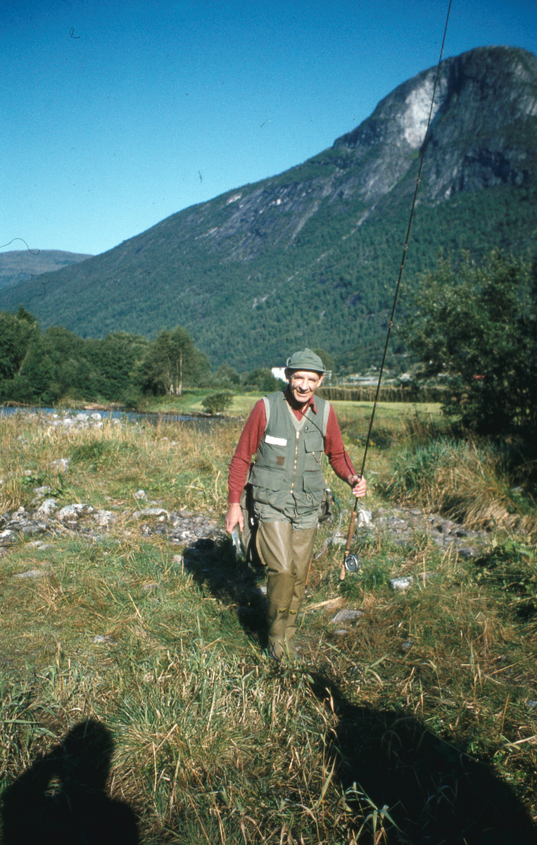 Bilder fra Sogn og Fjordane. 1981. Fisker