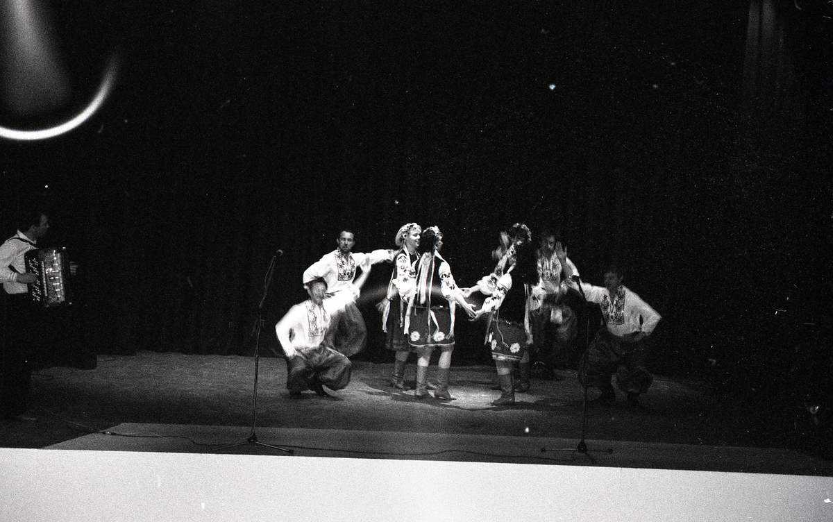 Sommeren 1994 kunne man se russisk og ukrainsk folklore i kinosalen på huset hver eneste torsdagskveld. Forestillingene var i utgangspunktet et tilbud til de som reiste med "Nordstjernen", men det var også åpent for andre.  