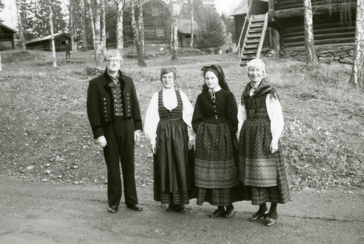 Frå venstre: Rolf Karlberg, Monika Paasche, Berit Karlberg og Inger Røine.