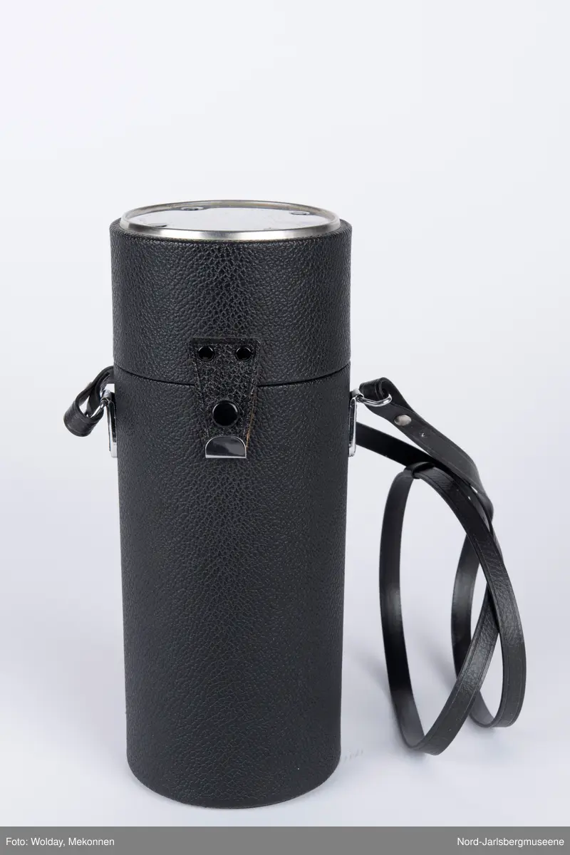 67 mm objektiv med et sylinderformet etui.