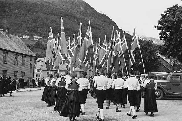 Prot: Bondeoptog Voss Bondetoget flaggene