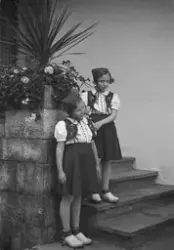 Prot: Ragnhild og Astrid  Nationaldragter