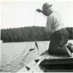 Gunnilbo sn, Naddebo.
Fisketur. Abborre i nätet. 1937.