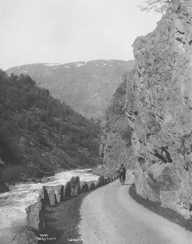 Prot: Lærdalen - Veiparti langs Elven 1907